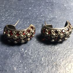 Sul Er Earrings With Garnet