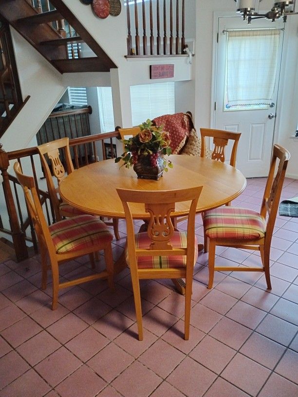 Table and 6 chairs