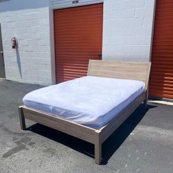 Queen Size Bed Frame + Mattress / Great Condition / Delivery Service (NEGOTIABLE)