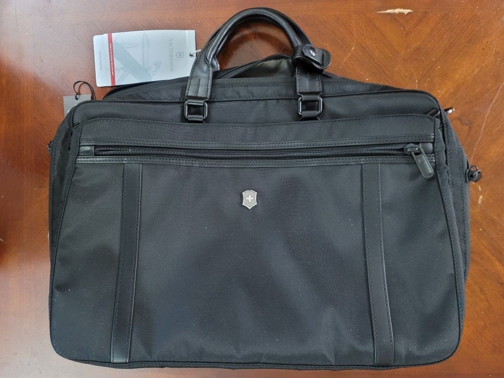 Victorinox Werks Professional 2.0 2-way Carry