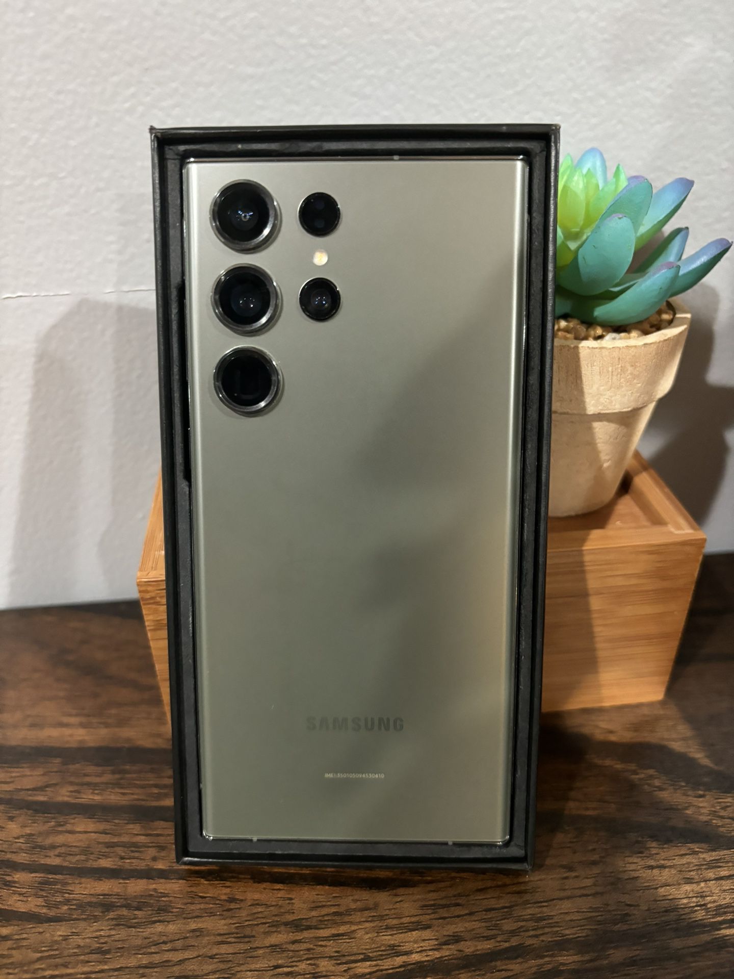 Samsung Galaxi S23 Ultra 256 Gb $750 Unlock