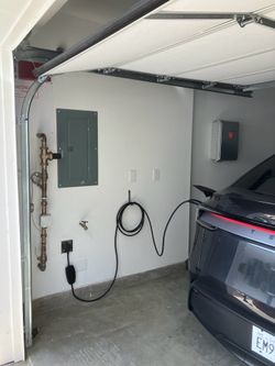 Tesla wall connector EV car Charger outlet nema 1450 level 2