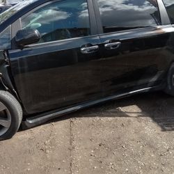 2013 TOYOTA SIENNA For Parts Only