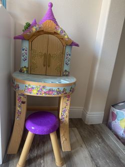 Tangled vanity