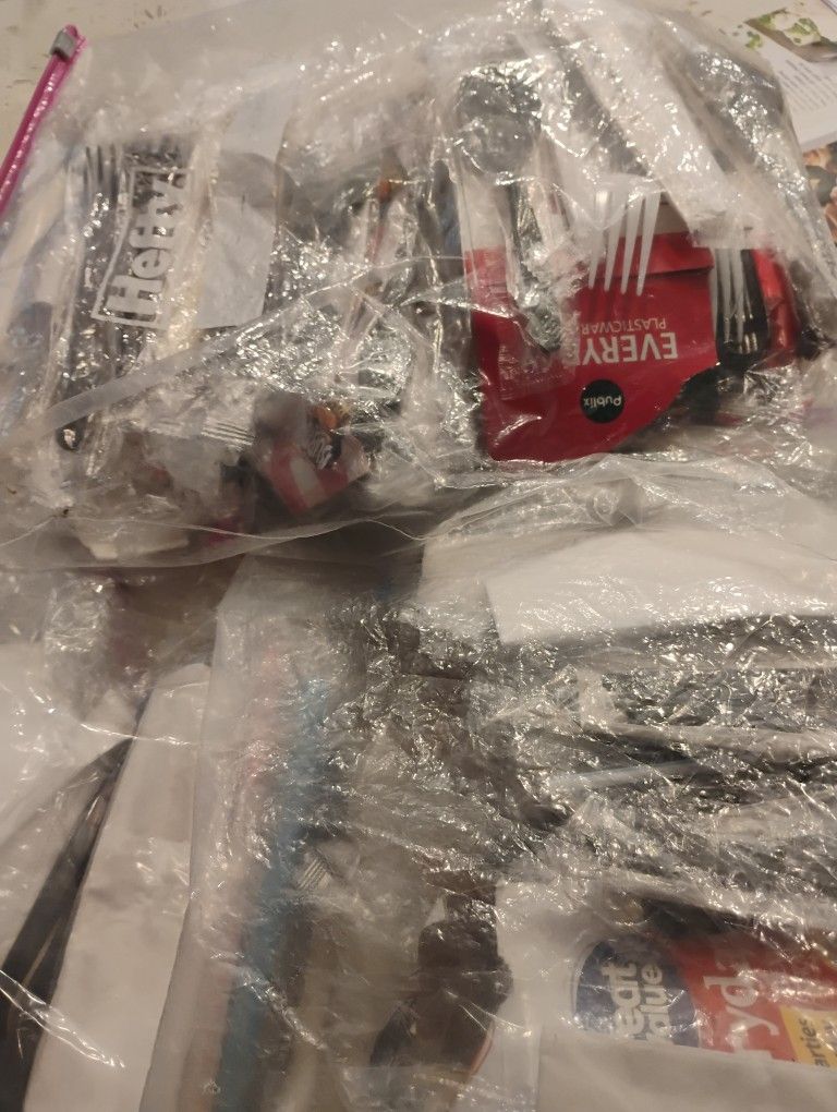 Free Picnic Plastic wear Knives Forks Spoon Napkins