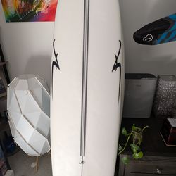 6'10 "Twin Peaks" surfboard