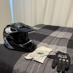 Fox 2025 Racing v1 Helmet 