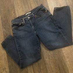Women’s Levi’s Boyfriend jeans — women’s - size 27