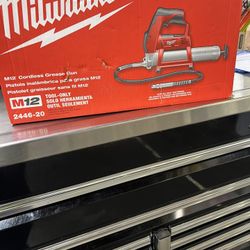 New In Box m12 Grease Gun