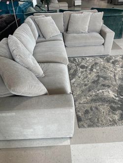 Olivia 🎉 brand new/ modern/luxury 🌼 Plush/modern/brand new sectional/ couch