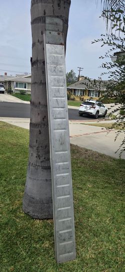 Motorcycle ramp close to 6.5 feet