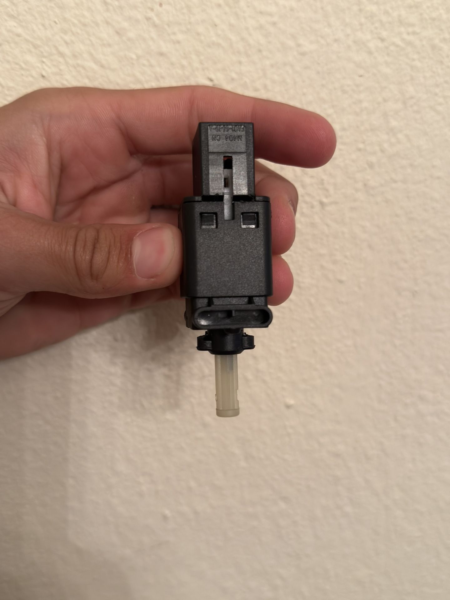 Mazda Brake Light/ Cruise Control Switch (GJ6E-66-490)