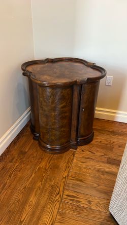 Accent Cabinet / Foyer Table
