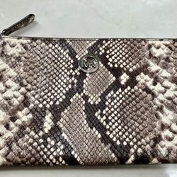 Michael Kors Snake Print Wristlet Neutral Evening Clutch Bag with Card Holders Excellent Condition Like New