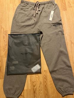 Essential sweat cuffed