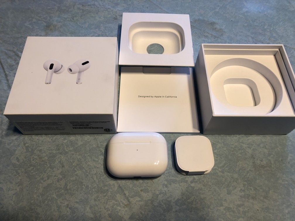 Apple Airpods Pro 1 with Wireless Charging Case