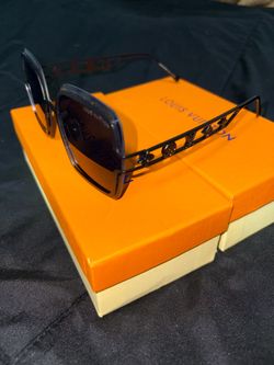 Black sunglasses with black logo🖤