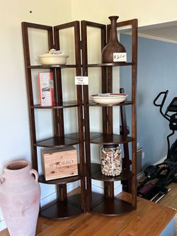 Corner folding book shelf