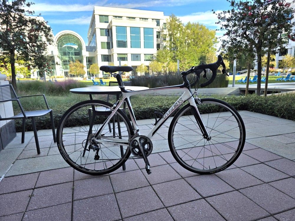 17 lb. All-Carbon Trek Madone 6.9 Racing Bike 