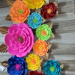 Paper Flowers And Paper Roses. Flores De Papel