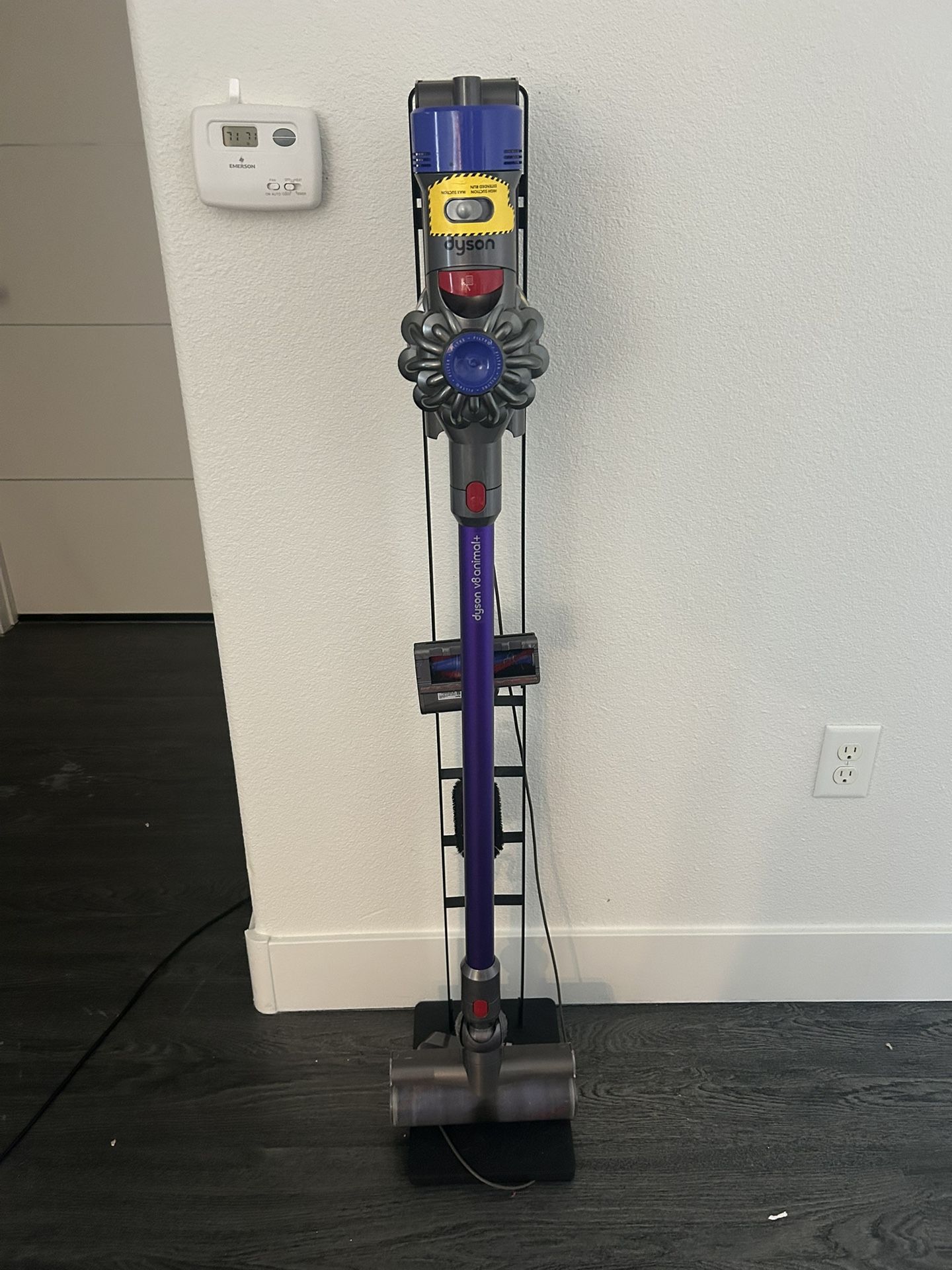 DYSON ANIMAL V8 +