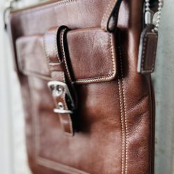 Vintage COACH Brown Leather Swing Pack Crossbody Small Thin Bag Adjustable