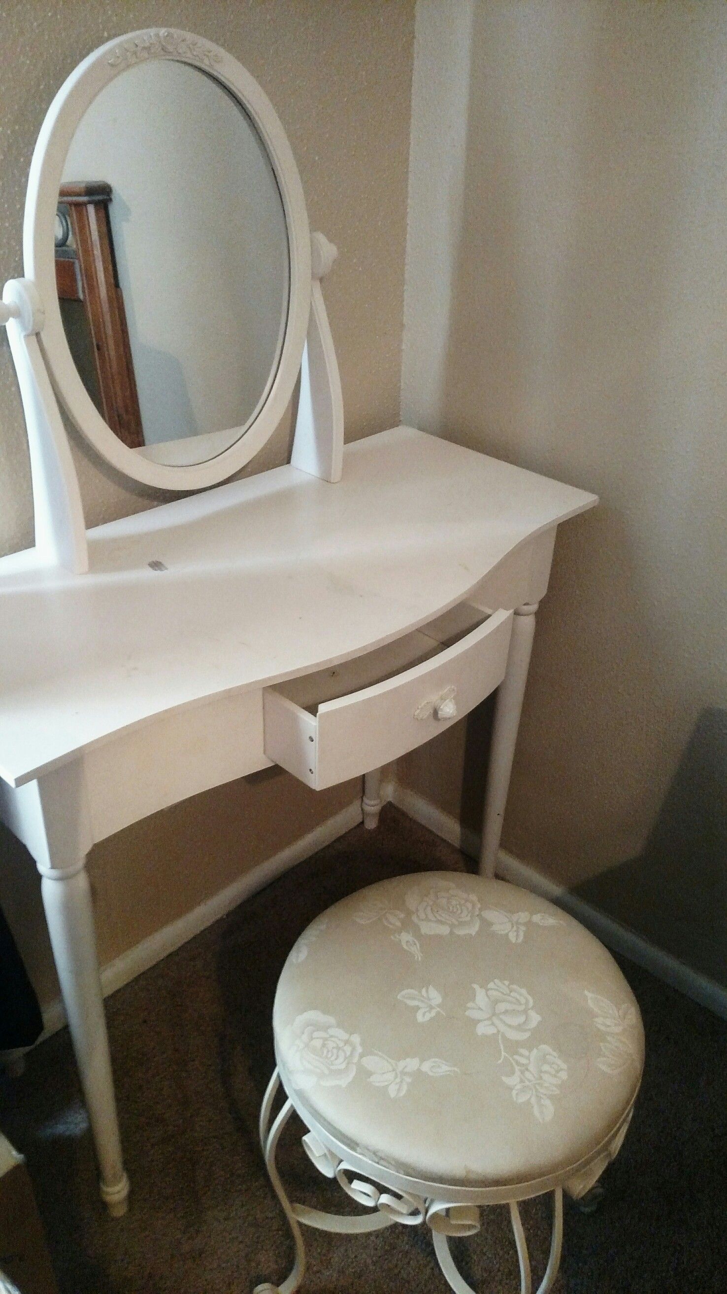 Vanity desk with mirror and stool. Read description.