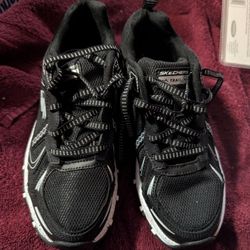 Women's Skechers New Size 7