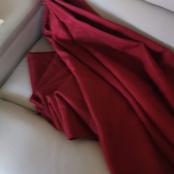 Round Table Cloth And Matching Cloth Napkins 