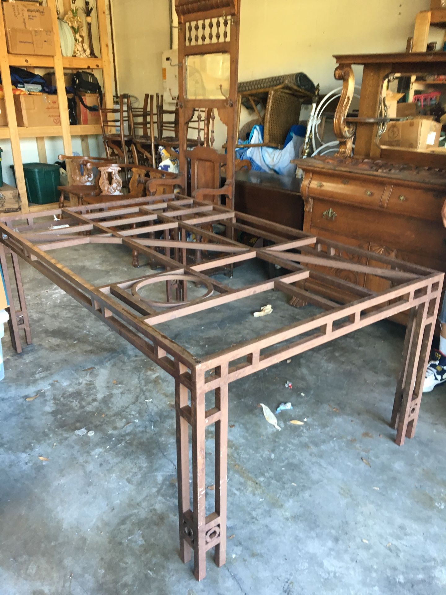 Dining Table, Glass Top Great Condition.