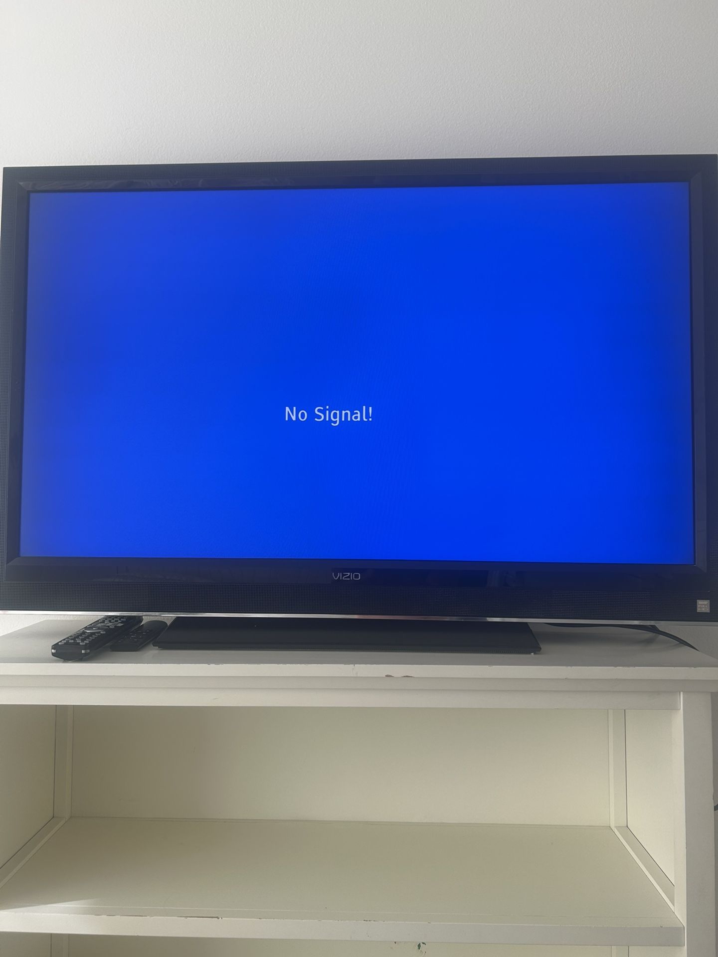Vizio 47" HDTV – Works Great – Remote Included