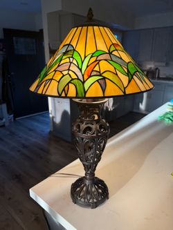 Tiffany Style Stained Glass Table Lamp With Ornate Metal Base Approx 26"