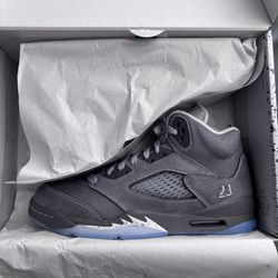 Wolf Grey Jordan Retro 5’s