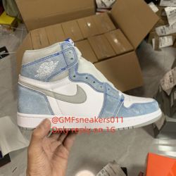 Air Jordan 1 Retro High “Hyper Royal‘’