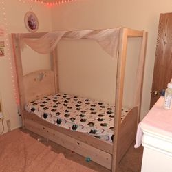 Twin Size Girl Bed