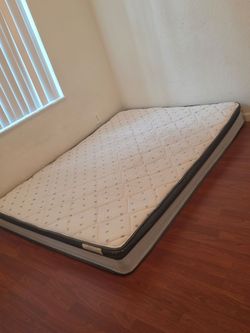 Queen size pillow top mattress