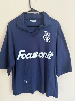Focus on it collar tee