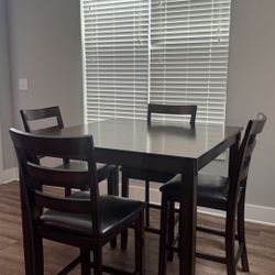Dining Room Table And Chairs 
