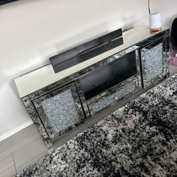 ENTERTAINMENT CENTER - MIRRORED 
