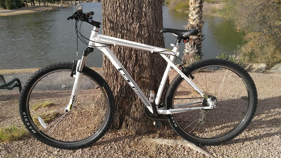 GT KARAKORAM 4.0 ALUMINUM MENS 29" WHEELS (XL) WHITE MOUNTAIN BIKE "LIKE - NEW"!!!