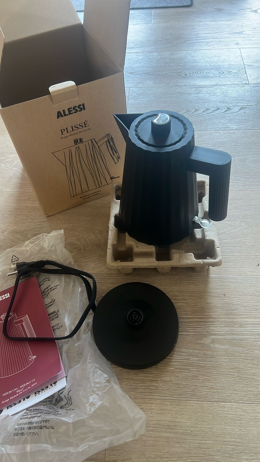 Alessi Plissé Black electric water kettle