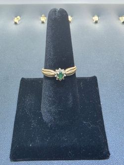 10kt YG Ring with Green Stone. (C-2) SIZE 8. ASK FOR RYAN. #(contact info removed)46