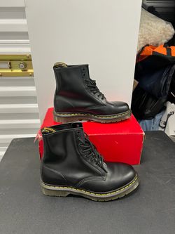 Dr. Martens 1460 Smooth Leather Boots (Size 8 M) Like New