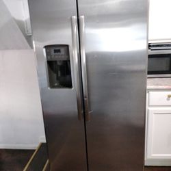 Refrigerator 