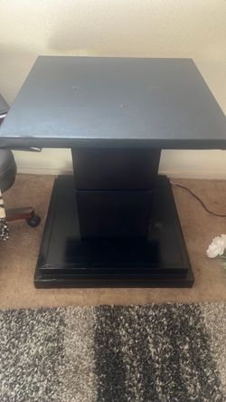 Black medium table