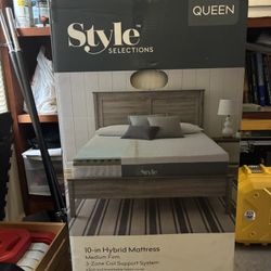 Style Selections, New Queen And full 10" Hybrid Mattresses 