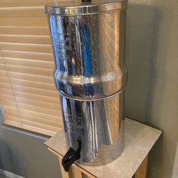 Berkey Water Filter With 2 New Filters 