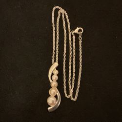 17.5” SilverTone Thin Rope Necklace And Pendant With Pearls