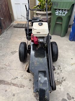 Stump grinder with honda motor