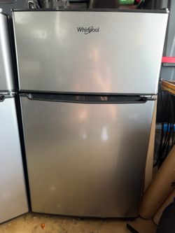 Whirlpool Stainless Steel Mini Fridge with Freezer – Excellent Condition